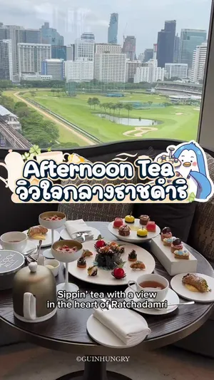 ชุดน้ำชายามบ่ายธีม "Flavors of the Mediterranean" จัดแสดงอย่างสวยงามบนโต๊ะที่ Peacock Alley โรงแรม Waldorf Astoria Bangkok ใจกลางราชดำริ พร้อมวิวเมือง. ในชุดประกอบด้วยของคาวและของหวานหลากหลายเมนูที่จัดวางอย่างประณีต และมีเชฟเข็นรถมาทำ Italian Cannoli สดๆ ที่โต๊ะพร้อมให้เลือกท็อปปิ้งต่างๆ เช่น ช็อกโกแลตชิปและพิสตาชิโอ. ชุดน้ำชายามบ่ายนี้ราคา 2,600++ บาทสำหรับ 2 ท่าน รวมชาหรือกาแฟ และให้บริการถึงวันที่ 31 สิงหาคม 2025.